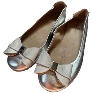Bandolino Silver Ballet Flats Bow 6.5
